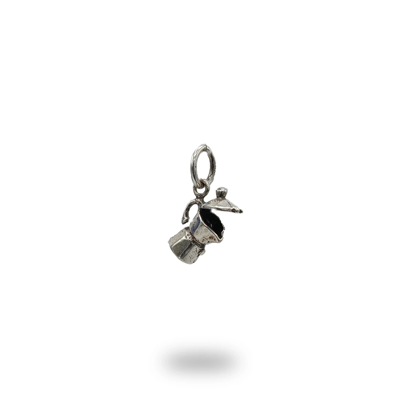 Charm in argento 800 brunito a forma di caffettiera moka, un omaggio all’arte del caffè italiano