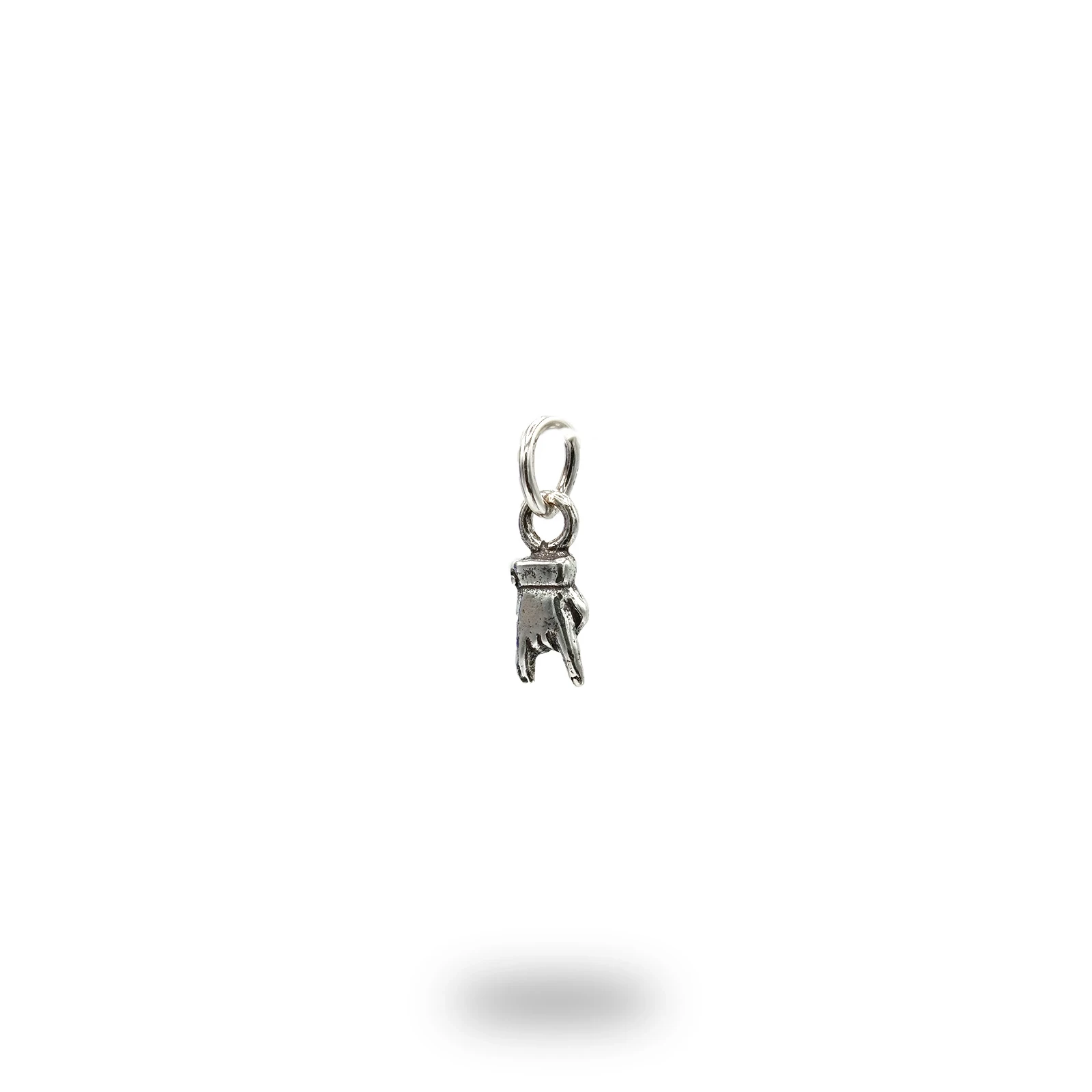 Ciondolo mano con corna in argento 800 brunito, amuleto scaramantico artigianale