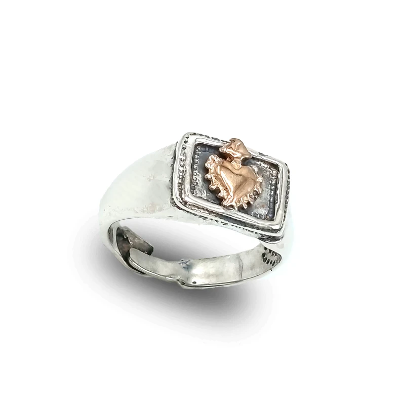 Anello in argento 925 brunito con cuore ex voto in bronzo a rilievo, gioiello artigianale italiano