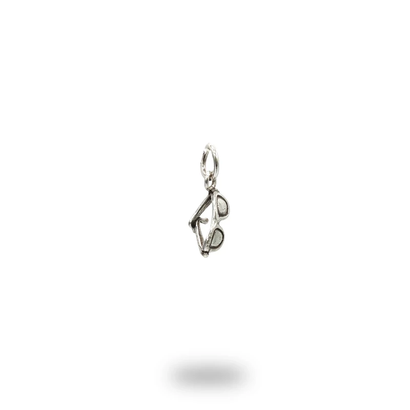 Ciondolo artigianale con occhiali da sole in argento 800 brunito, perfetto per uno stile unico e raffinato