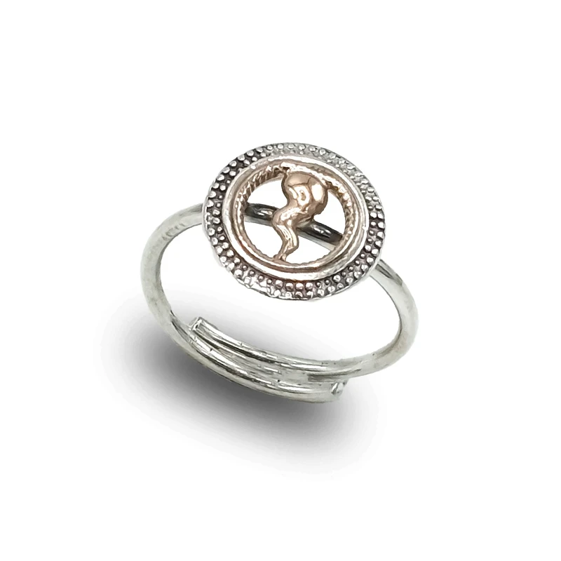 Anello bicolore in argento 925 con corno in bronzo, design regolabile e raffinato, gioiello artigianale italiano.
