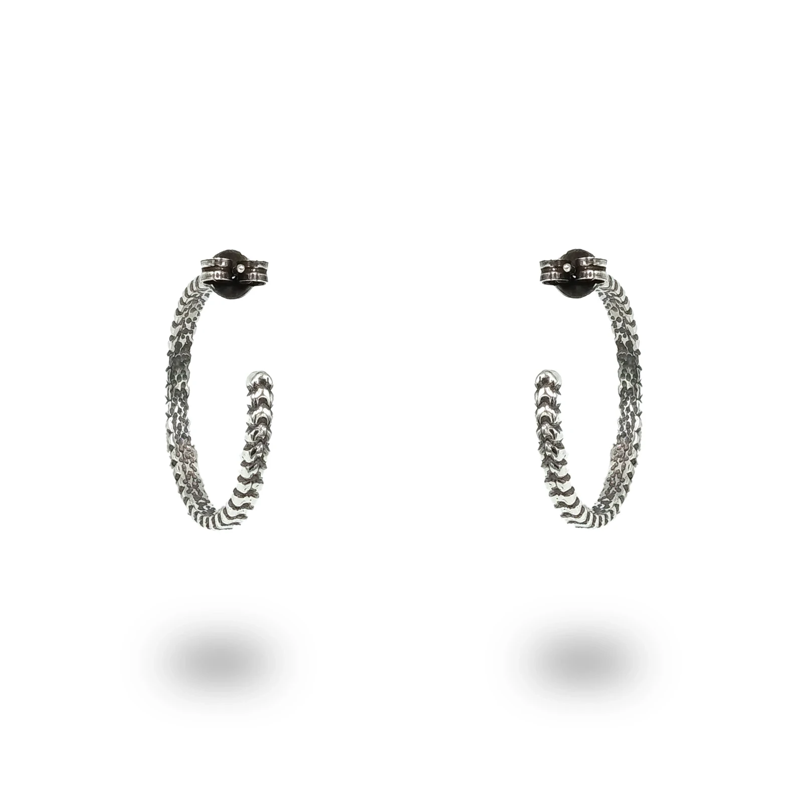 Orecchini a campanella con cuori in argento 925 brunito, amore e tradizione artigianale