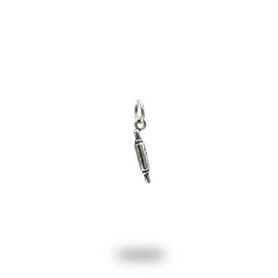 Charm artigianale in argento 800 brunito a forma di mattarello, perfetto per chi ama la cucina