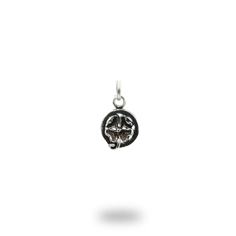Ciondolo in argento 800 con quadrifoglio portafortuna – artigianato italiano