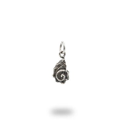 Ciondolo in argento brunito a forma di conchiglia