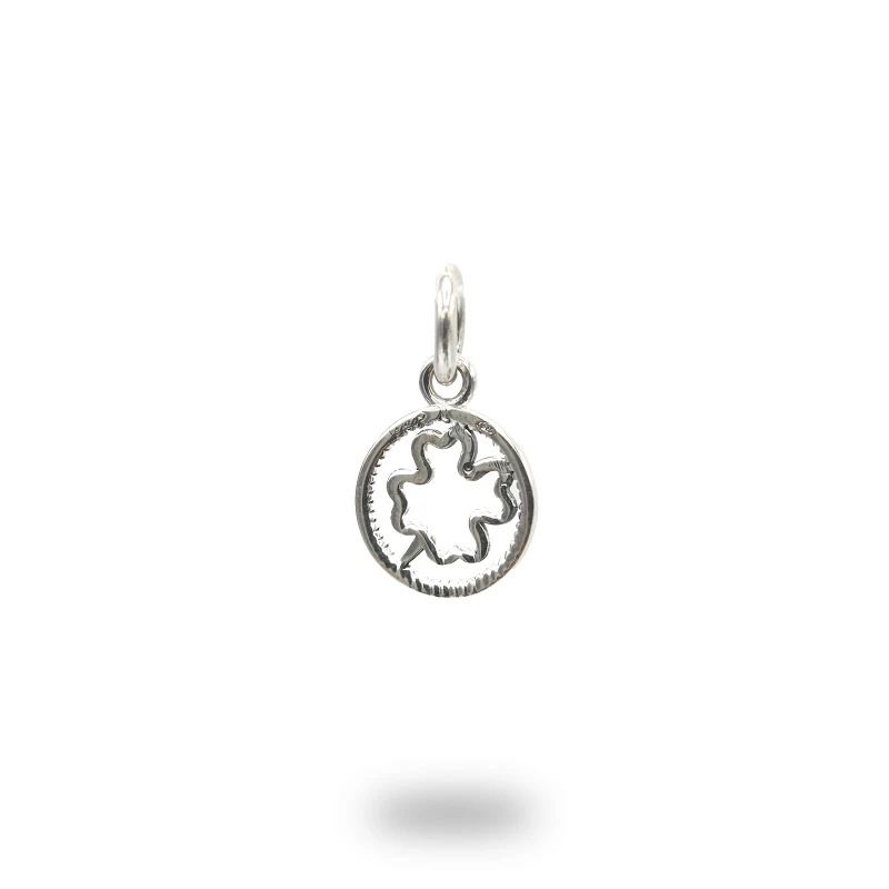 Ciondolo in argento 925 brunito con quadrifoglio – simbolo di fortuna artigianale