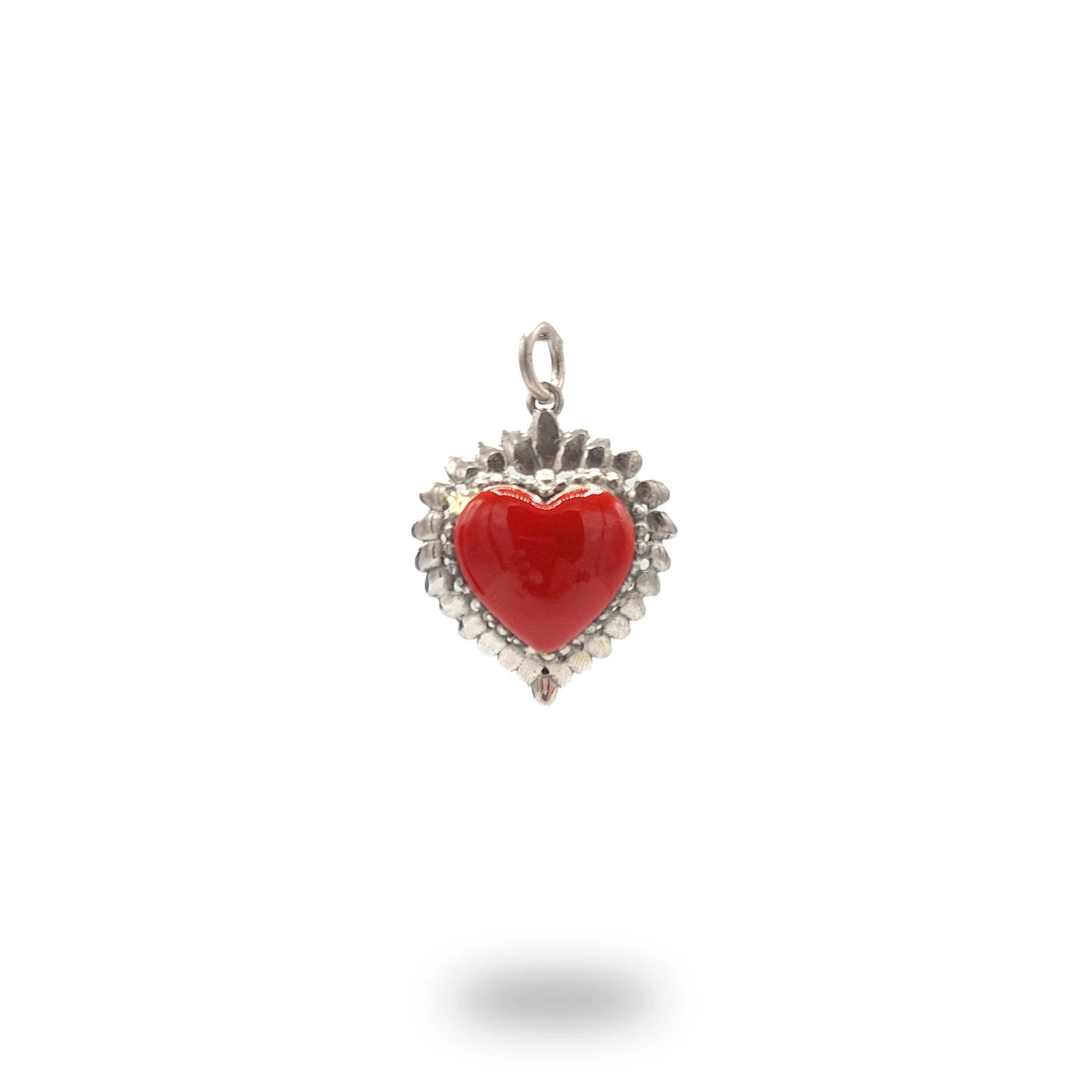 Pendente cuore ex voto in argento 800 brunito con smalto rosso, simbolo di devozione e tradizione.