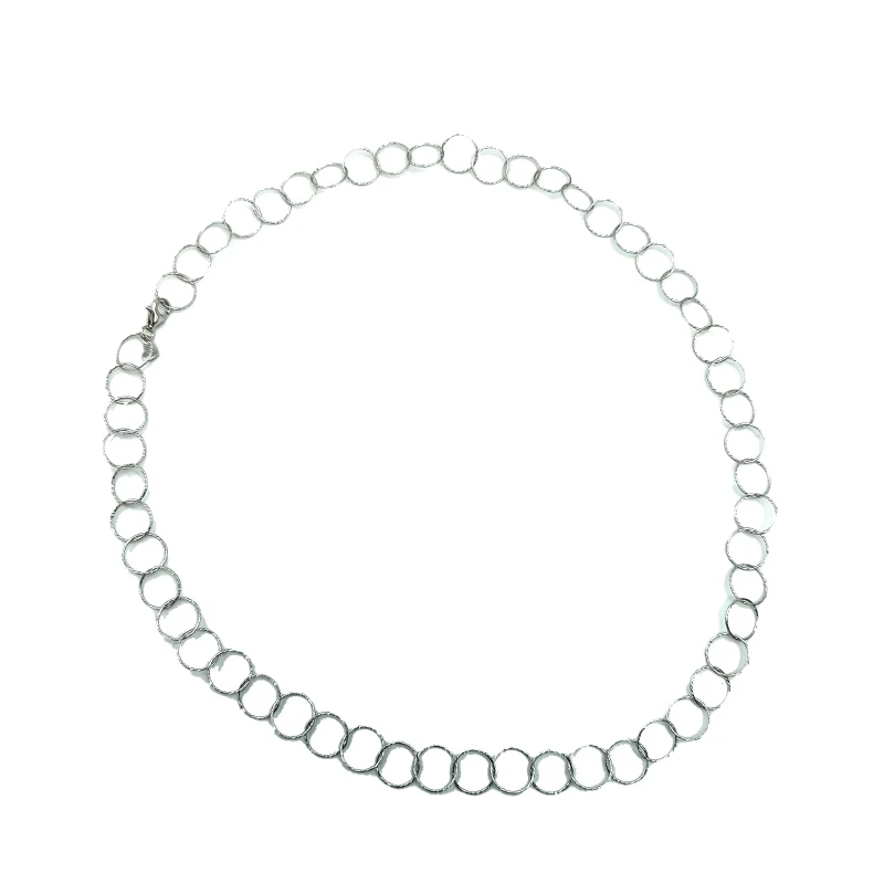 Collana in argento 925 rodiato, raffinata e luminosa, realizzata a mano in Italia