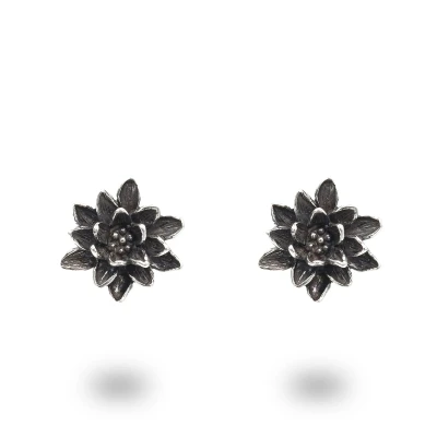 Orecchini Perneo Fiore di Loto in argento 925 brunito – gioielli artigianali simbolo di purezza e rinascita