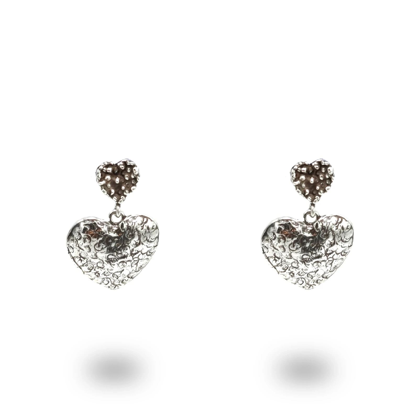 Orecchini Perneo Cuore Martellato in argento 925 brunito – gioielli artigianali con texture decisa e simbolica