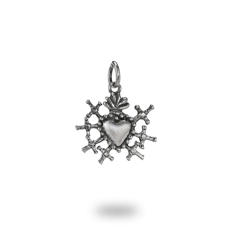 Pendente cuore ex voto con spade in Argento 800 brunito, simbolo di devozione artigianale italiana