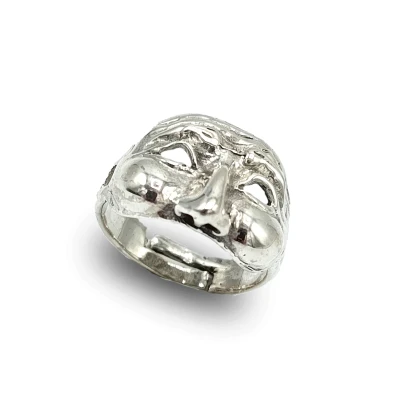 Anello con maschera di Pulcinella in argento 800 brunito, simbolo della tradizione napoletana