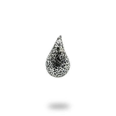 Pendente a forma di goccia in argento 800 dal design semplice e raffinato, realizzato a mano in Italia