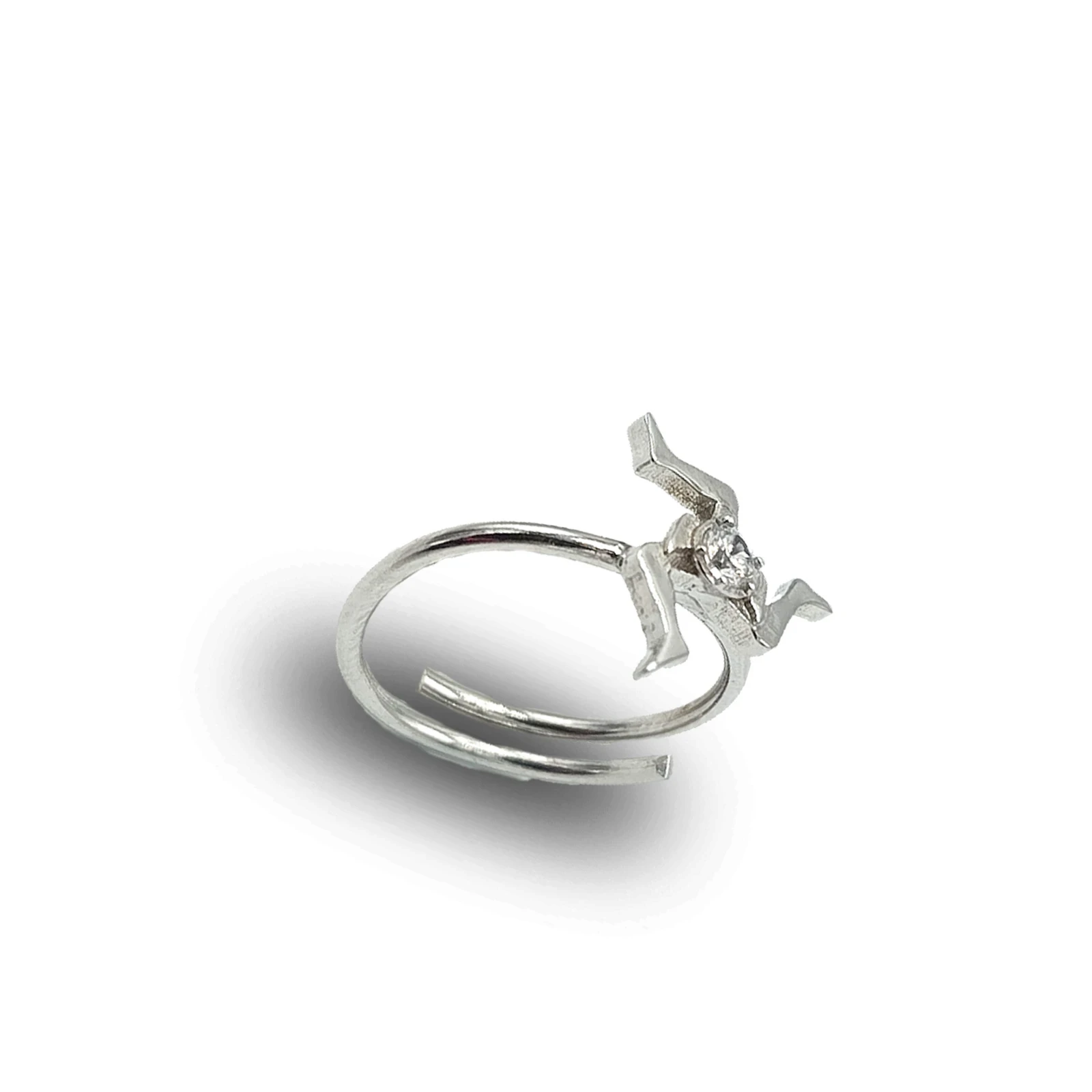 Anello in argento 925 rodiato con Trinacria e zircone – simbolo siciliano artigianale