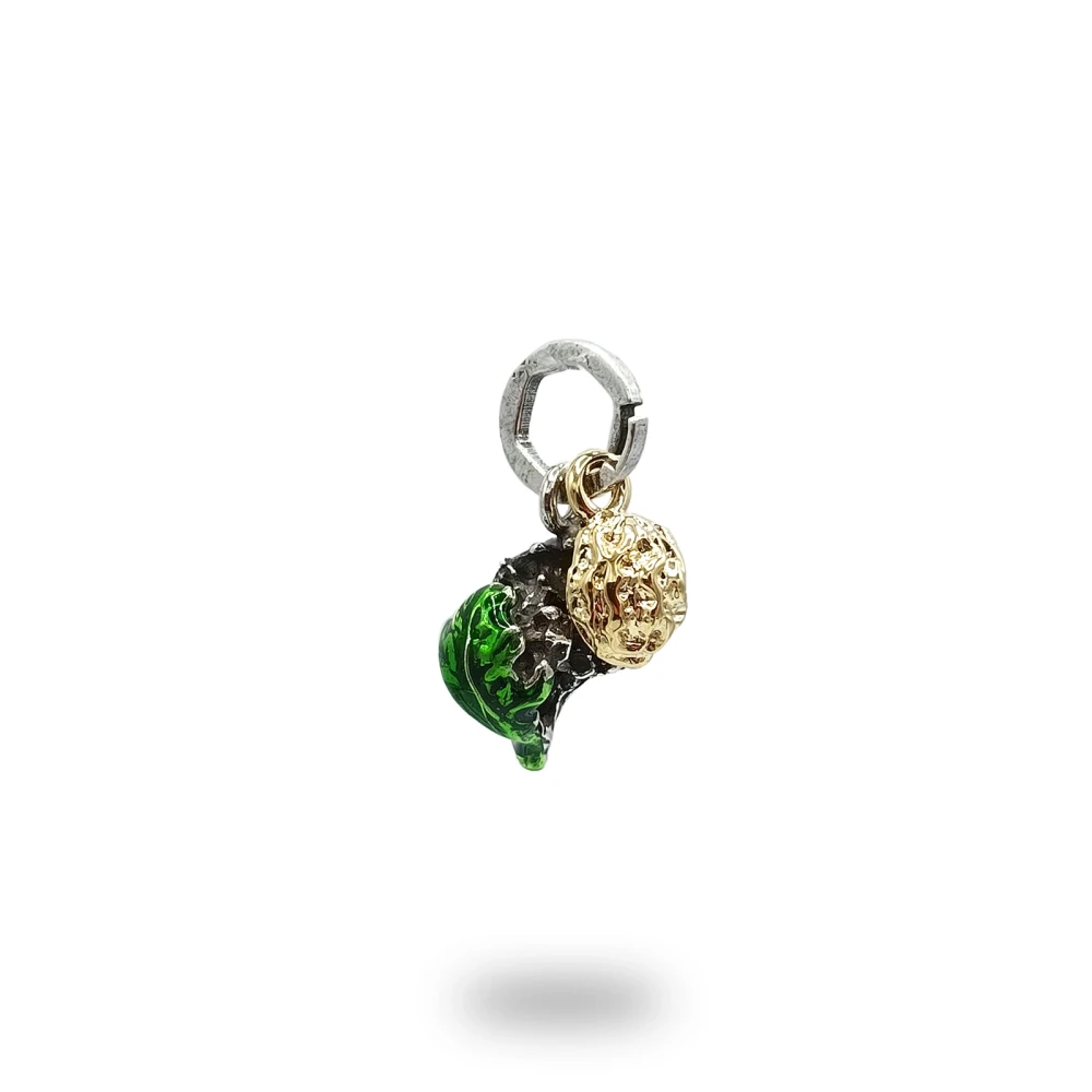 Ciondolo Orecchietta con Cime di Rapa in Argento 925, gioiello artigianale ispirato alla tradizione gastronomica italiana.
