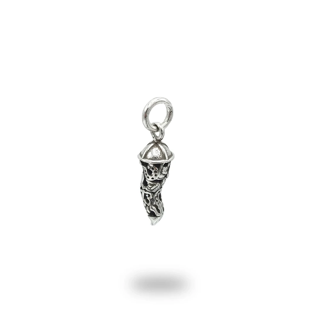 Corno Scaramantico in Argento 925, gioiello artigianale Made in Italy simbolo della tradizione portafortuna italiana.