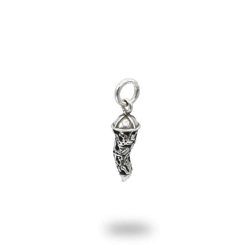 Corno Scaramantico in Argento 925, gioiello artigianale Made in Italy simbolo della tradizione portafortuna italiana.