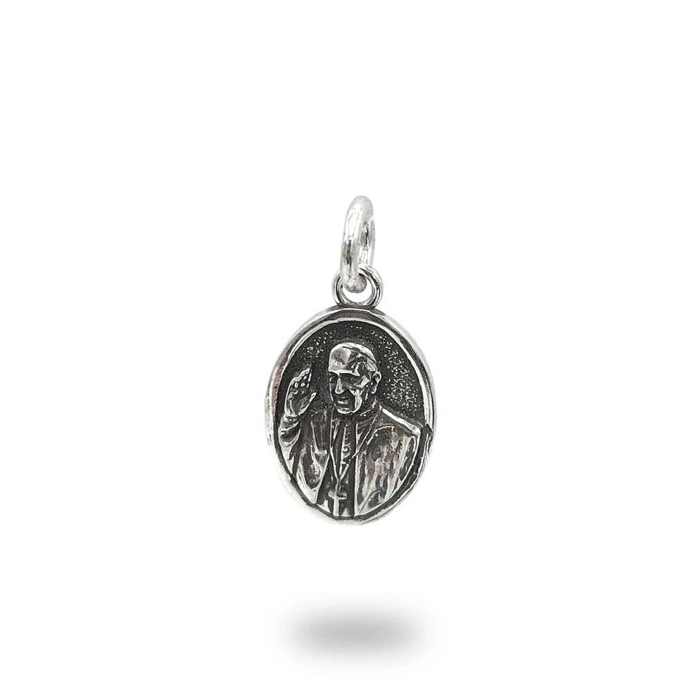 Medaglia Papa Francesco in Argento 925, gioiello religioso artigianale dedicato al 266° Papa della Chiesa Cattolica.