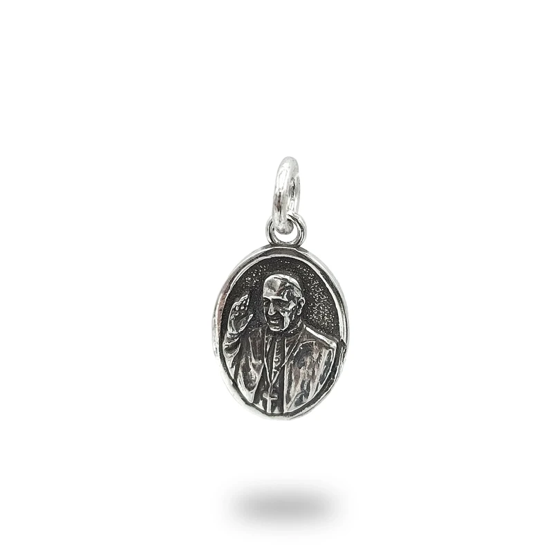 Medaglia Papa Francesco in Argento 925, gioiello religioso artigianale dedicato al 266° Papa della Chiesa Cattolica.